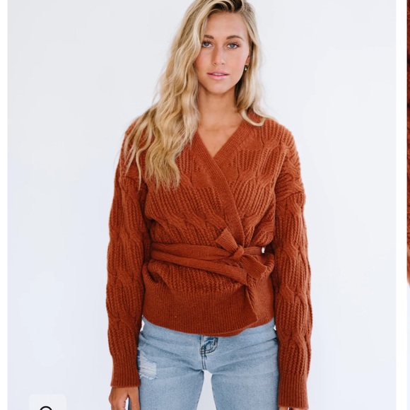 fhernvi Sweaters - Belted Cardigan